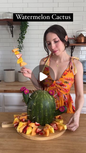 Sheri Wilson on Instagram: "Watermelon Cactus! 🌵such a fun centerpiece and only takes a few minutes to put together!   Oasis Dress 🧡 @jessakae   1. Cut off the bottom of a watermelon and set upright on a serving platter.  2. Cut off the ends of two small cucumbers diagonally, then attach to the watermelon with toothpicks. 3. Poke toothpicks all over the watermelon for the cactus spines. 4. Add a few fresh flowers with toothpicks. 5. Add fruit skewers around the bottom.  #summerdecor #diy #summercenterpiece #summerideas #fruit #fruitarrangement #fruitplatter" Watermelon Cactus, Cactus Dessert, Sheri Wilson, Summer Centerpieces, Small Cucumber, Fruit Skewers, Fruit Arrangements, Oasis Dress, Fruit Platter