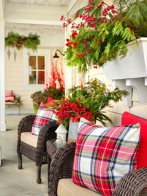 Plaids And Poppies, Easy Pillows, Christmas Dining Room, Christmas Planters, Simple Christmas Decor, Christmas Projects Diy, Simple Christmas Tree, Christmas Porch, The Porch