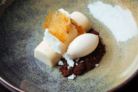 Former MasterChef contestant Reynold Poermono has teamed up with T2 to create this unique, tea-infused winter dessert. Chocolate Soil, Apple Crumble Recipe, Panna Cotta Recipe, Hazelnut Praline, Crumble Recipe, Winter Desserts, Apple Crumble, Plated Desserts, Almond Recipes