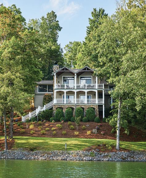 Lake House Luxe by Kathryn Greeley - Southern Home Magazine Southern Home Magazine, Family Lake House, Lee Jofa Wallpaper, Cozy Guest Rooms, Master Bath And Closet, Living Room Mantel, Tole Tray, Exterior Inspiration, The Lake House