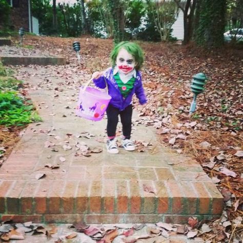 These scary costumes for babies are the stuff of nightmares Scary Baby Costume, Scary Toddler Costumes, Fran Cosplay, Scary Kids Costumes, Baby Joker, Joker Halloween Costume, Scary Kids, Joker Costume, Diy Halloween Costumes Easy