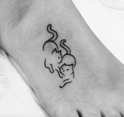 25 Best Cat Outline Tattoo Designs - The Paws Cat Silhouette Tattoos, Cat Outline Tattoo, Kitty Tattoos, Cat Tattoo Simple, Cute Cat Tattoo, Cat Outline, Tattoo Trend, Cat Tattoo Designs, Disney Tattoo