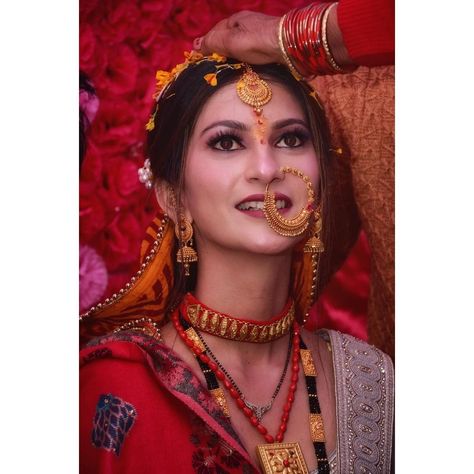 Kumaoni Nath Design, Kumauni Nath Design, Garhwali Nath Designs Gold, Pahadi Nath Design, Kumauni Bride, Nath Designs Gold Rajputi, Pahadi Nath Bridal, Kumaoni Nath, Gold Nath Designs For Bride