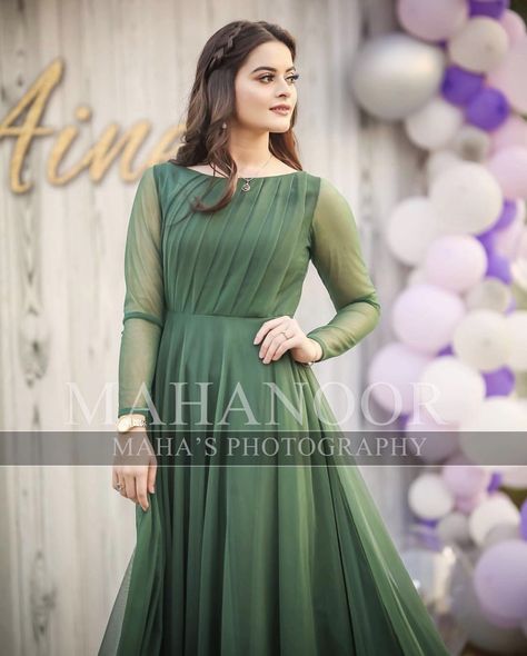 Minal Khan, Gown Party Wear, Long Gown Design, Simple Frocks, Frock For Women, Long Dress Design, Trendy Dress Outfits, Long Frocks, Stylish Party Dresses