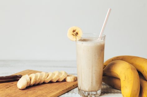 Excite your taste buds while providing your body with clean & balanced nutrition with the Vanilla Chip Coconut Shake for the ultimate healthy sweet treat! Blend it up in minutes here. Oat Protein Shake, Coconut Shake, Peanut Butter Coffee, Protein Shake Ingredients, Iced Coffee Protein Shake Recipe, Craving Carbs, 310 Nutrition, Iced Coffee Protein Shake, Low Calorie Protein