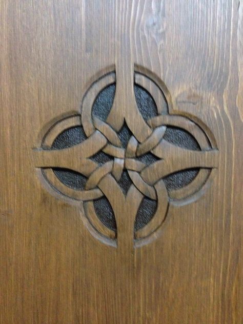 Chip Carving, Got Wood, Celtic Patterns, Wood Carving Designs, Diy Holz, Wood Carving Patterns, Celtic Art, Carving Designs, Wood Carving Art