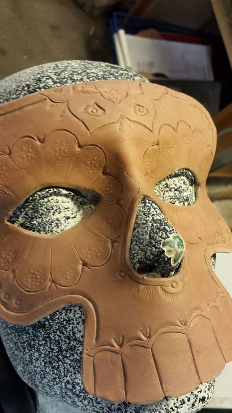 Leather sugar skull mask (tutorial) Diy Skull Mask, Leather Skull Template, Leather Face Mask Halloween, Diy Leather Mask, Leather Mask Pattern, Paper Mache Mask Skull, Felt Skull Mask, Sugar Skull Mask, Tattoo Skulls