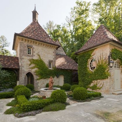 Garden and fountain designed by architect Norman Askins via his website Norman Askins, Countryside Estate, Potted Boxwood, French Estate, Desert House, Campaign Design, Stucco Homes, Fountain Design, Residential Architect