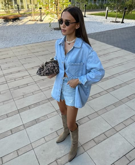 Denim Cowgirl Outfit, Vision Board Outfits, Biker Boots Outfit, Country Concert Fits, Summer Country Concert Outfit, Country Concert Outfit Ideas, Aussie Style, Crocodile Boots, Overalls Black