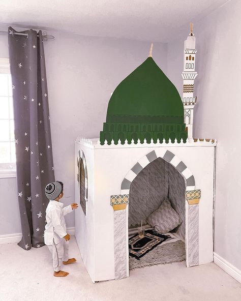 Masjid e nabawi little mosque diy built for toddler Diy Masjid Ramadan Crafts, Diy Mosque At Home, Eid Activities For Toddlers, Ramadan Decorations Ideas Diy, Decorations With Paper, Ramadan Craft, Muslim Prayer Room Ideas, Decoraciones Ramadan, Prayer Room Ideas