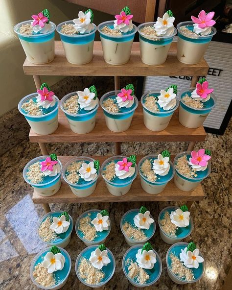 🌺Moana theme birthday jello cups 🌊 these came out so beautiful! 😍 . . #babymoana🌺🐚 #moanatheme #moana #moanaparty #jellocups… | Instagram Moana Dessert Table, Birthday Jello, Moana Cupcake, Moana Birthday Decorations, Moana Decorations, Moana Birthday Party Theme, Moana Theme Birthday, Jello Cups, Moana Cake