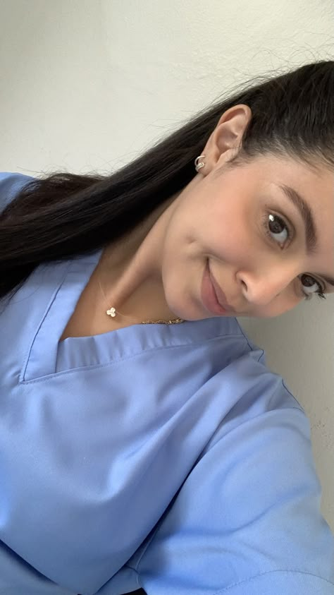 Nurses Pictures Image, Female Doctor Aesthetic, Hospital Room Snapchat Night, Jessica Alba Hair Color, Female Doctors, Female Nurse, Doctor Images, Cute Photo Poses, Nursing School Motivation