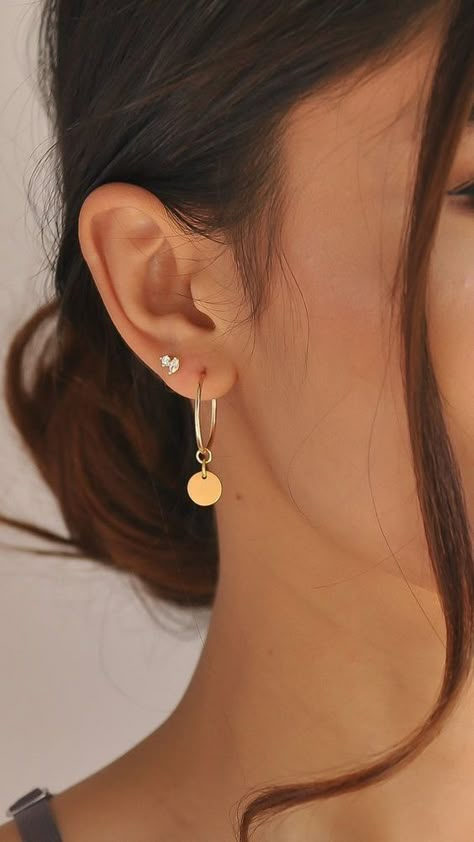 2nd Ear Piercing, 2 Ear Piercings, Minimalist Ear Piercings, Double Ear Piercings, Ear Piercing Studs, Pretty Ear Piercings, Diamond Ear Cuff, Celestial Sun, Cute Ear Piercings