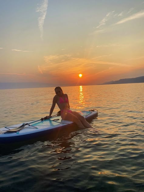 Paddle Boarding Pictures Instagram, Paddle Boarding Pictures Friends, Sunrise Paddle Boarding, Paddle Boarding Sunset, Surfboard Insta Pics, Sunset Paddle Boarding, Beach Dates, Standup Paddle Board Pictures, Summer Beach Wallpaper