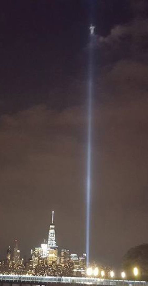 Tribute In Light, Angel Clouds, Bigfoot Sightings, Real Angels, Angels Among Us, Jesus Christus, Guardian Angels, Angel Pictures, Trade Center