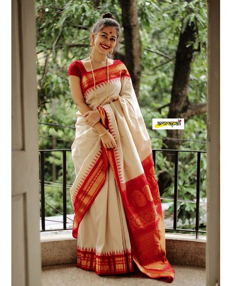 Durga Puja Look In Saree, Saraswati Puja Saree Look Bengali, Durga Puja Saree Look, Bengali Saree Look, Durga Puja Outfit, Durga Puja Outfit Ideas, Amrapali Boutique, New Dress Design Indian, Red And White Saree