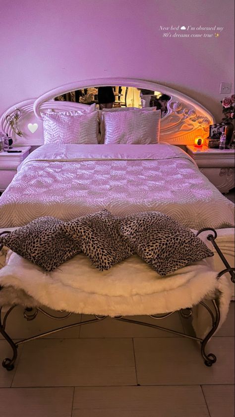 Paris Hilton Bedroom, Pink And Cheetah Bedroom, Leopard Room Ideas Bedrooms, Leopard Print Bedroom Decor, 2000s Apartment, Cheetah Print Bedroom, Leopard Bedroom Decor, Leopard Print Bedroom, Leopard Room