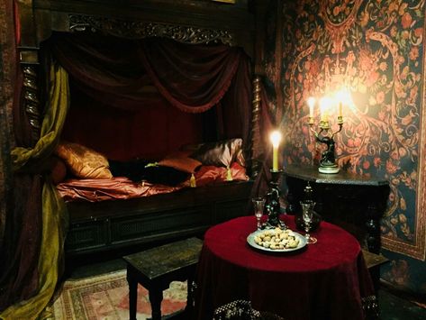 The Brothel Moody Eclectic Bedroom, Dark Fantasy Bedroom, Forest Bedroom Aesthetic, Witchcore Bedroom, Moody Eclectic, Bedroom Aesthetic Dark, Bedroom Moody, Forest Bedroom, Fantasy Bedroom