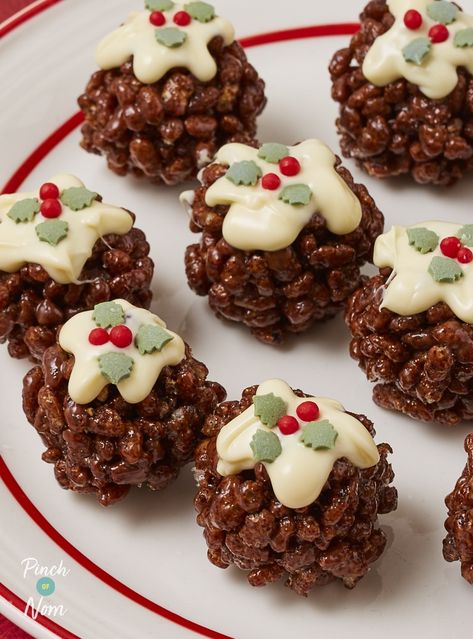 Rice Krispie Christmas Puds - Pinch Of Nom Rice Crispy Cakes Christmas, Christmas Pudding Rice Crispies, Rice Krispie Christmas Pudding, Rice Krispie Snowballs, Crochet Xmas Pudding, Xmas Rice Krispie Treats, Boxing Day Food Ideas, Rice Krispie Christmas Treats, Christmas Rice Krispie Treats Ideas