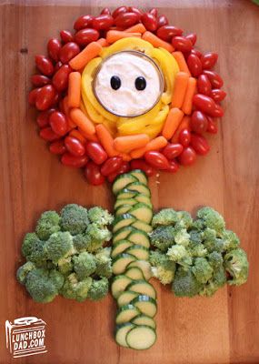 How to Make a Super Mario Fire Flower Vegetable Party Platter Super Mario Veggie Tray, Mario Veggie Tray, Mario Birthday Cake Diy, Mario Fruit Tray, Mario Party Diy, Super Mario Fire Flower, Mario Party Birthday, Mario Kart Birthday Party, Super Mario Theme