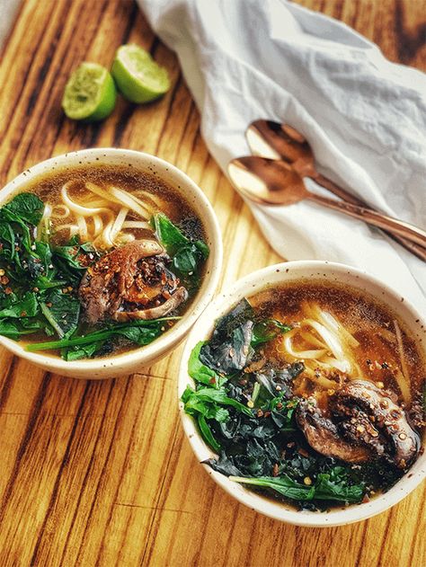 MUSHROOM PHO SOUP (VEGAN + GLUTEN-FREE) - THE VGN WAY Vegan Pho Recipe, Pho Soup Recipe, Mushroom Vegan, Vegetarian Pho, Vegan Pho, Vietnamese Soup, Pho Soup, Pho Recipe, Shrimp Soup