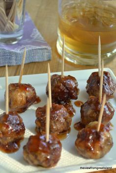 Bourbon Cocktail Meatballs Bourbon Meatballs, Kentucky Derby Food, Derby Recipe, Cocktail Meatballs, Mini Meatballs, Bourbon Cocktail, Kentucky Derby Party, Bourbon Cocktails, Free Jeans