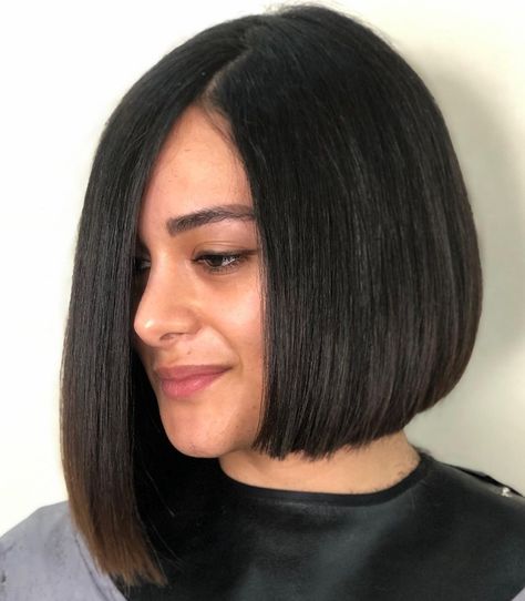 50 Newest Ways to Wear an Asymmetrical Haircut in 2022 - Hair Adviser Asimetric Bob Haircut, Asymmetrical Pixie Bob, Long Asymmetrical Haircut, Asymetrical Haircut, Short Asymmetrical Haircut, Asymmetrical Haircuts, Free Hairstyles, Asymmetrical Hair, Long Asymmetrical Bob