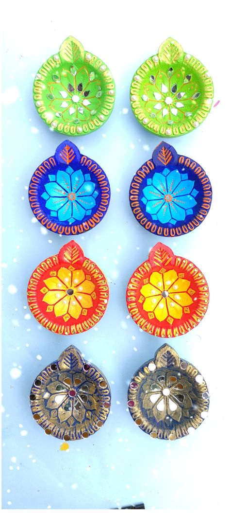 Diya Decoration For Diwali, Diwali Diya Craft Ideas, Beautiful Diya Decoration, Diyas Decoration Ideas Diwali, Diya Decorations Ideas Diwali, Simple Diya Decoration Ideas, Clay Diya Decoration Ideas Creative, Big Diya Decoration Ideas, Diya Paintings Acrylic