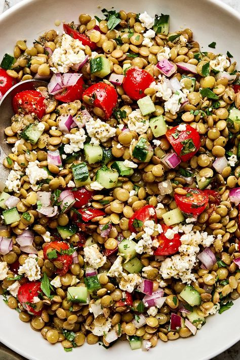 Fresh, healthy and tossed in an herby homemade dressing, this lentil salad recipe can be vegan if you want it to be, and is our very favorite make-ahead lunch. Greek Lentil Salad, Mediterranean Lentil Salad, Green Lentil Recipes, Green Lentil Salad, How To Cook Lentils, Lentil Salad Recipes, 500 Calorie Meals, Curried Lentil Soup, French Green Lentils