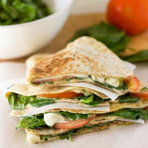 Satisfying Spinach Tomato Quesadilla (15 Min, Vegetarian) - Hurry The Food Up Healthy Quesadilla Recipe, Spinach Quesadilla, Healthy Quesadilla, Spinach Tomato, Tomato Mozzarella, Quesadilla Recipes, Tomato And Cheese, Quick Dinner Recipes, Quesadillas