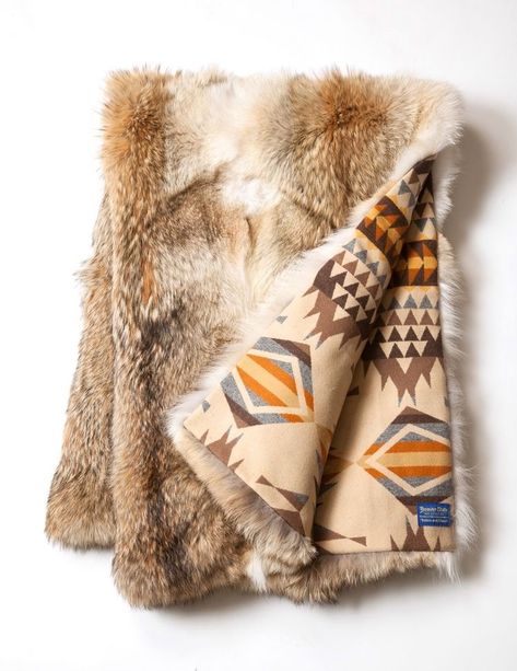 cozy blankets for the home, native american decor inspiration. Hantverk Diy, Native American Decor, Pendleton Blanket, Coyote Fur, Southwest Decor, Western Homes, Bohol, Fur Throw, St Barth