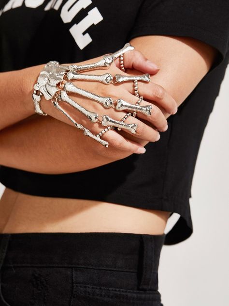 Skeleton Hand Bracelet, Skeleton Bracelet, قلادات متدلية, Finger Bracelets, Gothic Bracelet, Bones Bracelet, Latest Bracelets, Edgy Jewelry, Bracelets Design