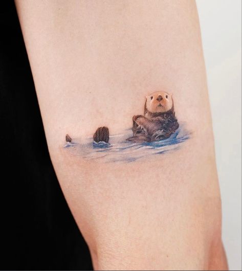 Sea Otter Tattoo, Otter Tattoo, Animal Tattoos For Women, Water Tattoo, Tattoo For Son, Geniale Tattoos, Detailed Tattoo, Baby Tattoos, Sea Otter