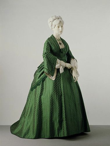 1872 v&a | eidemarkham | Flickr 1870s Fashion, Victorian Dresses, 1800s Fashion, Bustle Dress, Fashion Through The Ages, Historical Dress, Historic Fashion, Period Clothing, 19th Century Fashion