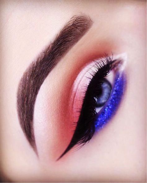 4th Makeup Ideas, Veterans Day Makeup, Fourth Of July Eye Makeup, 4 Of July Makeup Ideas, Fourth Of July Makeup Ideas Eyes, Fourth Of July Eyeshadow, 4th Of July Eye Makeup, Patriotic Makeup Eye, Fourth Of July Makeup Ideas