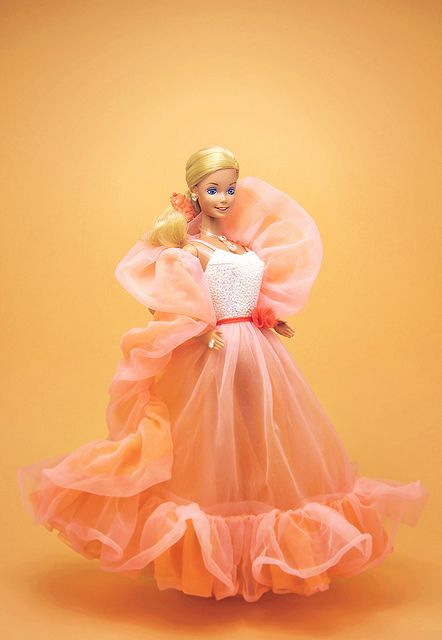 Peaches Barbie, 1985 | Flickr - Photo Sharing! THIS WAS MY FAVORITE BARBIE GROWING UP!!!! Peaches And Cream Barbie, Western Barbie, 1980s Barbie, Barbie 80s, 80s Girl, Barbie Costume, Vintage Barbie Clothes, Peaches And Cream, Im A Barbie Girl