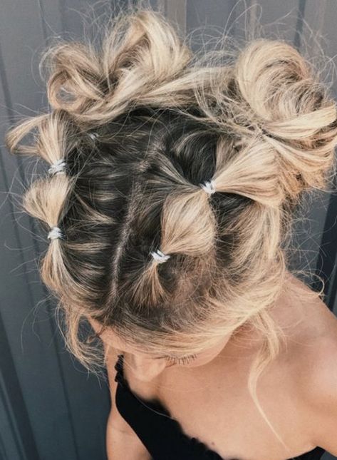 Festival Updos Short Hair, Cute Hairstyles All Hair Up, Bubble Braids Into Space Buns, Bubble Space Buns, Sporty Space Buns, Hair Styles With Buns, Rave Hair For Short Hair, Country Concert Updo Hairstyles, Rave Hair Space Buns