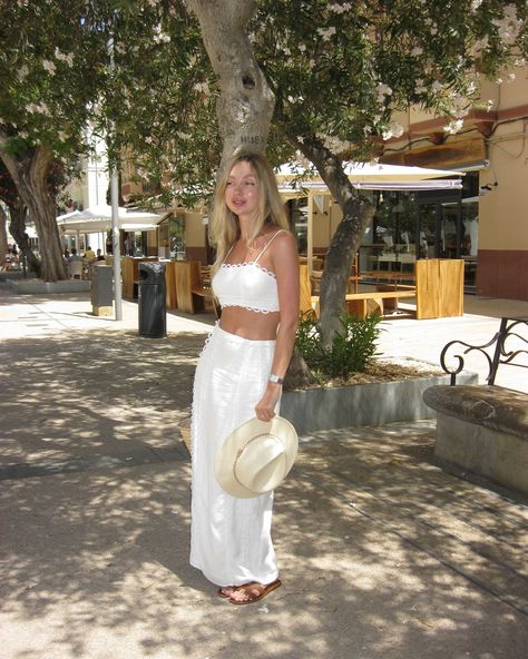 Reel: you left you hotel for a day to explore Ibiza city gems✨ - city center stroll - specialty cafe experience - marina Eivissa and luxury stores - luxury yahts and pink Gelendvagen🤭🤭 - and many other pretty little things! spain marine cities are big big love #femininestyle #femininefashion #feminineoutfit #ibizastyle #ibizafashion #ibizalife Luxury Spring Beach Maxi Skirt, Spring White Maxi Skirt By Zara, Chic White Crochet Top With Lace Trim, Chic White Crochet Top With Ruffles, Linen Skirt Outfit, Mergui Archipelago, Fashion Creator, Ibiza Fashion, Linen Skirt