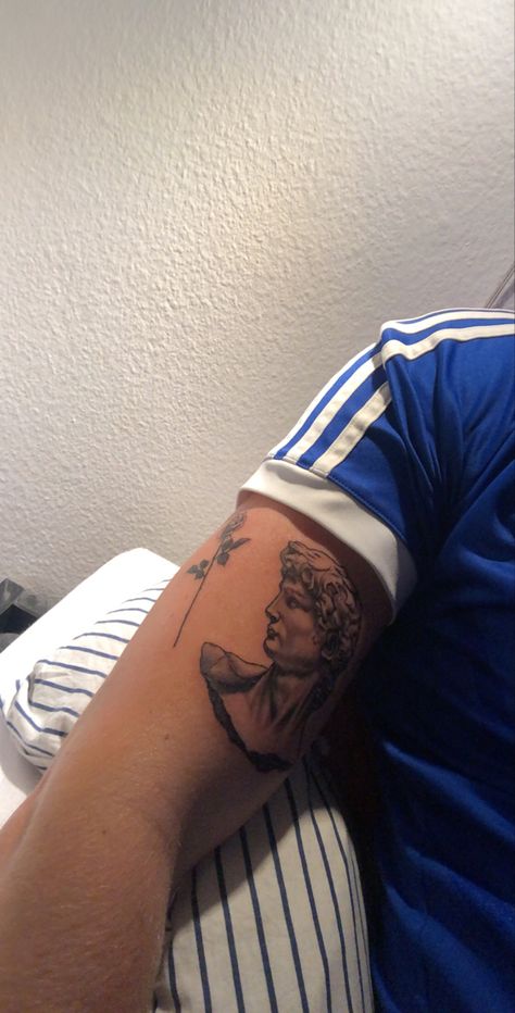 King David Tattoo, David Statue Tattoo, Mens Shoulder Tattoos, David Tattoo Design, Statue Of David Tattoo, Davinci Tattoo, Greek Statue Tattoo, Angelo Tattoo, Jay Alvarez