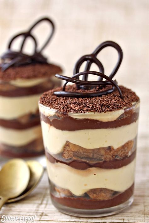 Chocolate Tiramisu - if you like regular tiramisu, you’ll love chocolate tiramisu! This tiramisu recipe has NO COFFEE, so it’s great for kids, people who can’t drink coffee, or any chocolate lover! #sugarhero #tiramisu #tiramisurecipe #chocolatetiramisu Chocolate Tiramisu Recipe, Make Tiramisu, Tiramisu Chocolate, How To Make Tiramisu, Tiramisu Cups, Tiramisu Recept, Wellington Recipe, Jar Desserts, Chocolate Tiramisu