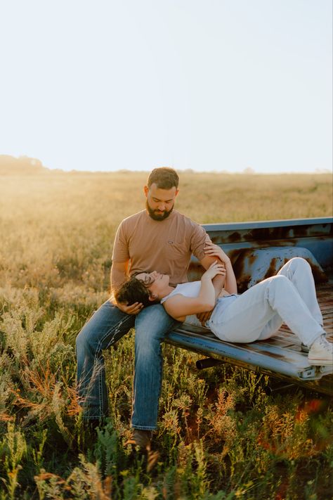 1965 Ford F100 - Couple Photoshoot - Photoshoot Outfits - Couple Poses - Photoshoot in Field - Vintage Inspired Photoshoot - Photography Poses - #fashion #photooftheday #photoshoot #coupleportrait #outfitideas Couples Pics With Truck, Couple And Truck Photography, Truck Picnic Photoshoot, Farm Truck Photography, Tractor Couple Photoshoot, Pickup Truck Photoshoot Couple, Backroad Couple Photoshoot, Old Truck Photo Shoot Couple, Truck Bed Photoshoot Family