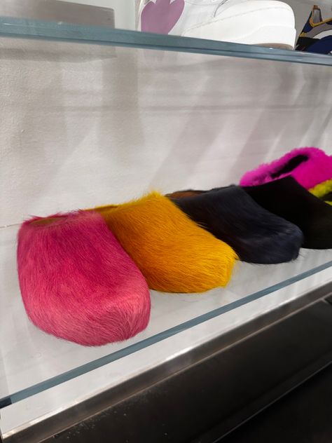 Marni Slides Outfit Men, Fluff Yeah Slides Outfit, Marni Mules, Marni Slides, Marni Slippers, Marni Fur Slides, Slides Shoes Fur, Fuzzy Slides, Fur Sneakers