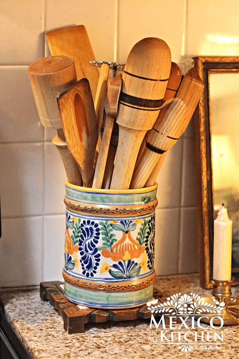 Mexican Aesthetic House Decor, Mexico Kitchen Decor, Modern Mexican Aesthetic Home Decor, Mexican Kitchen Utensils, Mexican Cooking Tools, Traditional Mexican Home Interior, Mexican Pots And Pans, Mexican Pottery Decor Kitchen, Mexican Plates Decor