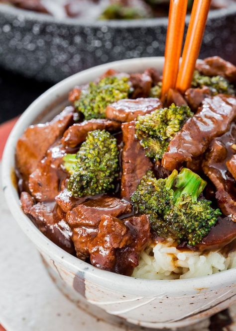 Easy Beef and Broccoli Stir Fry - forget take-out! In 15 minutes you can have this insanely delicious beef and broccoli stir fry! Way better than restaurant! Chinese Beef And Broccoli, Beef And Broccoli Recipe, Chinese Beef, Easy Beef And Broccoli, Chinese Cooking Wine, Mapo Tofu, Beef And Broccoli, Recipetin Eats, Broccoli Recipe