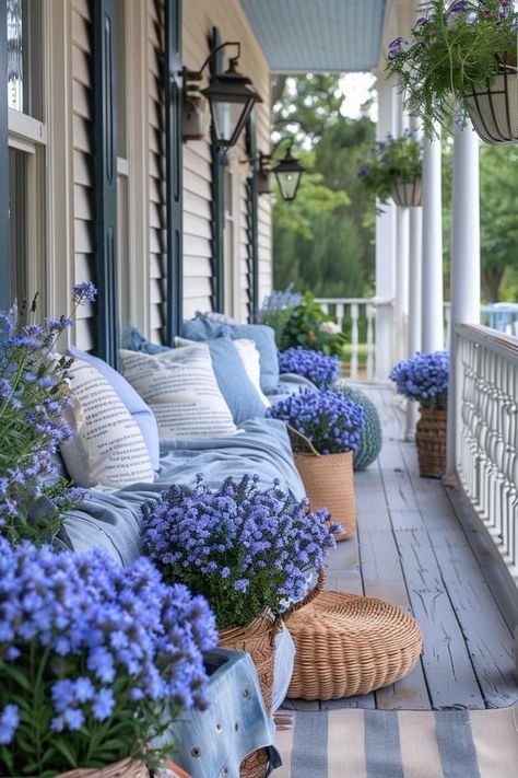 Southern Front Porches, Summer Front Porch Decor, Front Porch Decor Ideas, White Porch, Summer Porch Decor, Porch Life, Sunroom Decorating, Outdoor Patio Space, Summer Porch