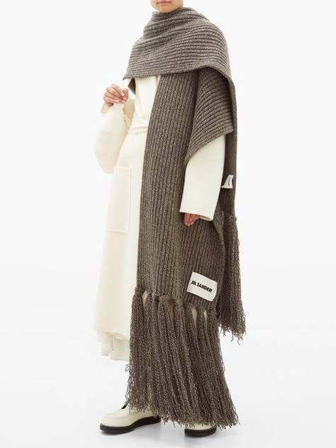 Cozy Outfit Ideas, Jill Sander, Winter Knit Scarf, Winter Scarf Fashion, Super Scarf, Big Scarf, Woolen Scarves, Handmade Knitwear, Outfit Ideas For Women