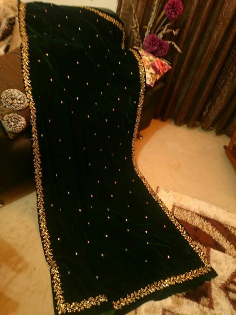 Velvet Stole Designs, Velvet Shawls, Velvet Dupatta, Nikah Dress, Bridal Dupatta, Desi Wedding Dresses, Indian Outfits Lehenga, Nikkah Dress, Velvet Dress Designs