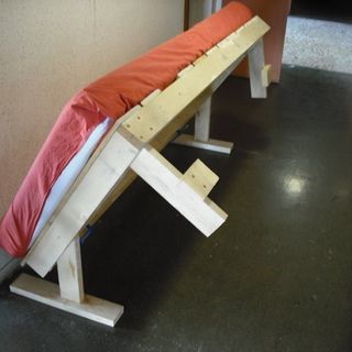 DiY how to make a fold-up bed. The site includes downloadable instructions. Murphy Bed Ideas, Fold Up Beds, Murphy Bed Ikea, Murphy Bed Desk, Modern Murphy Beds, Murphy Bed Diy, Murphy Bed Plans, Dekorasi Kamar Tidur, Folding Beds