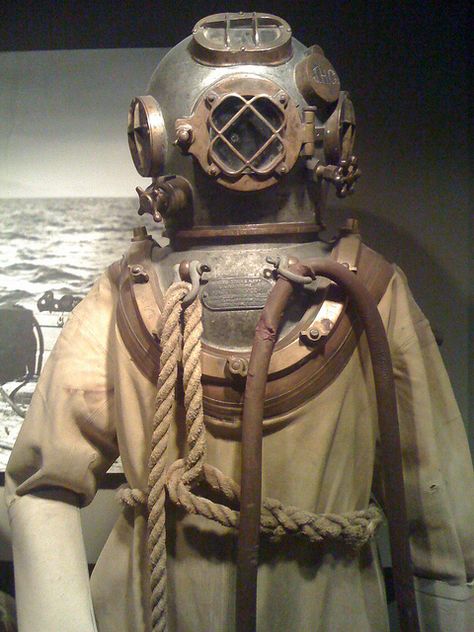 Old Diving Suit, Diver Outfit, Deep Sea Diving Suit, Deep Sea Diver Art, Diver Art, Suit Drawing, Navy Diver, Diver Down, Astoria Oregon