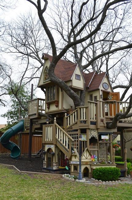 Backyard Treehouse, Family Backyard, Tree House Kids, Cool Tree Houses, Backyard Playground, Backyard Fun, Swing Set, Design Case, Play Houses